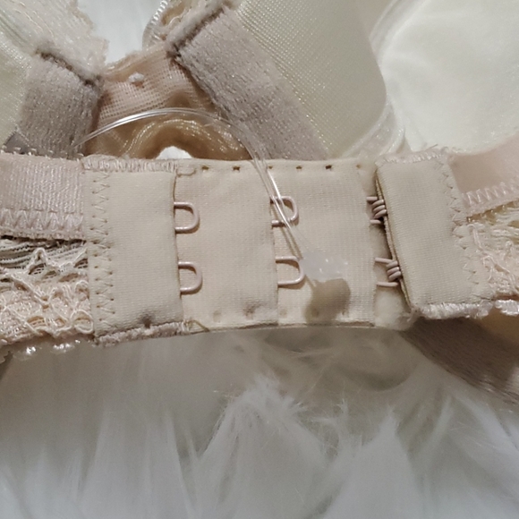 NEW VICTORIA'S SECRET LACE BEIGE 38C BRA - Picture 5 of 9